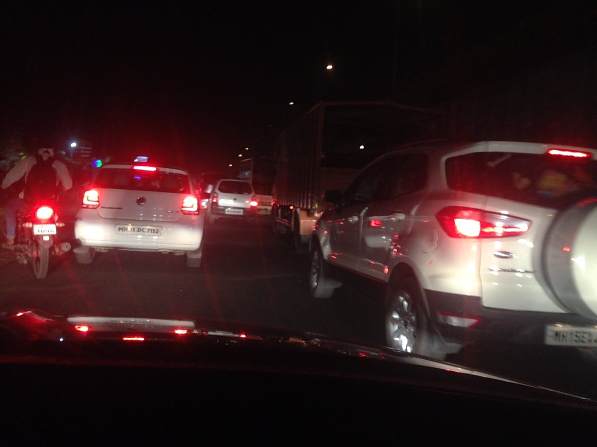 smarteasyideas's tweet photo. #nashik when will you learn your traffic manners. Just so selfish to get where you want in a hurry not bothering about others following traffic rules ??  Here u are occupying both lanes on a service road. Speed breakers are 2 slow u down not an overtaking opportunity @NashikNews https://t.co/qlmPj0fc8s