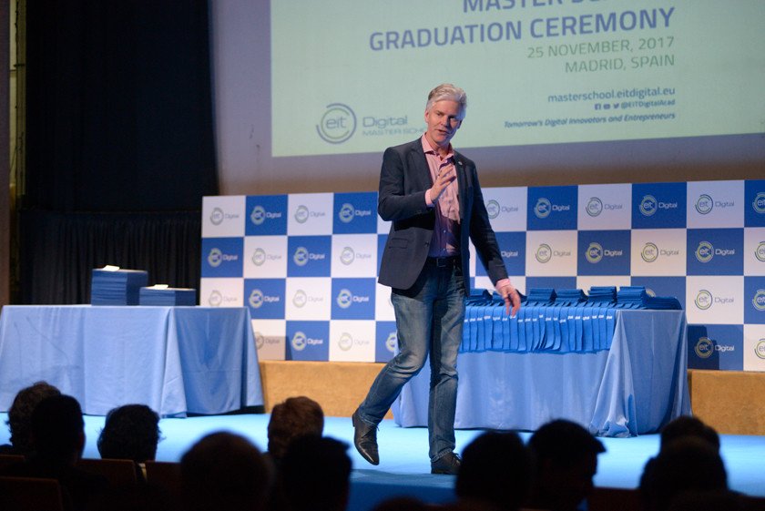 Alvaro_DLaCruz's tweet photo. 🔝‘Entrepreneurship is a mindset, not an occupation’, @UTodayNL's article about last Saturday's @EITDigitalAcad #GraduationDay17 in Madrid: https://t.co/tOrqI9dyqd https://t.co/JNMDQ6Io8J