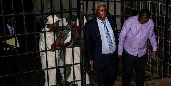 KAINDULAH's tweet photo. #SeeTheAfricanLink Waziri wa fedha Wa Mugabe na Kiongozi wa ZANU-PF Mahakama yawanyima dhamana https://t.co/DG7HD7IMIo #GetToBeSeen https://t.co/wiqGRkzfQi