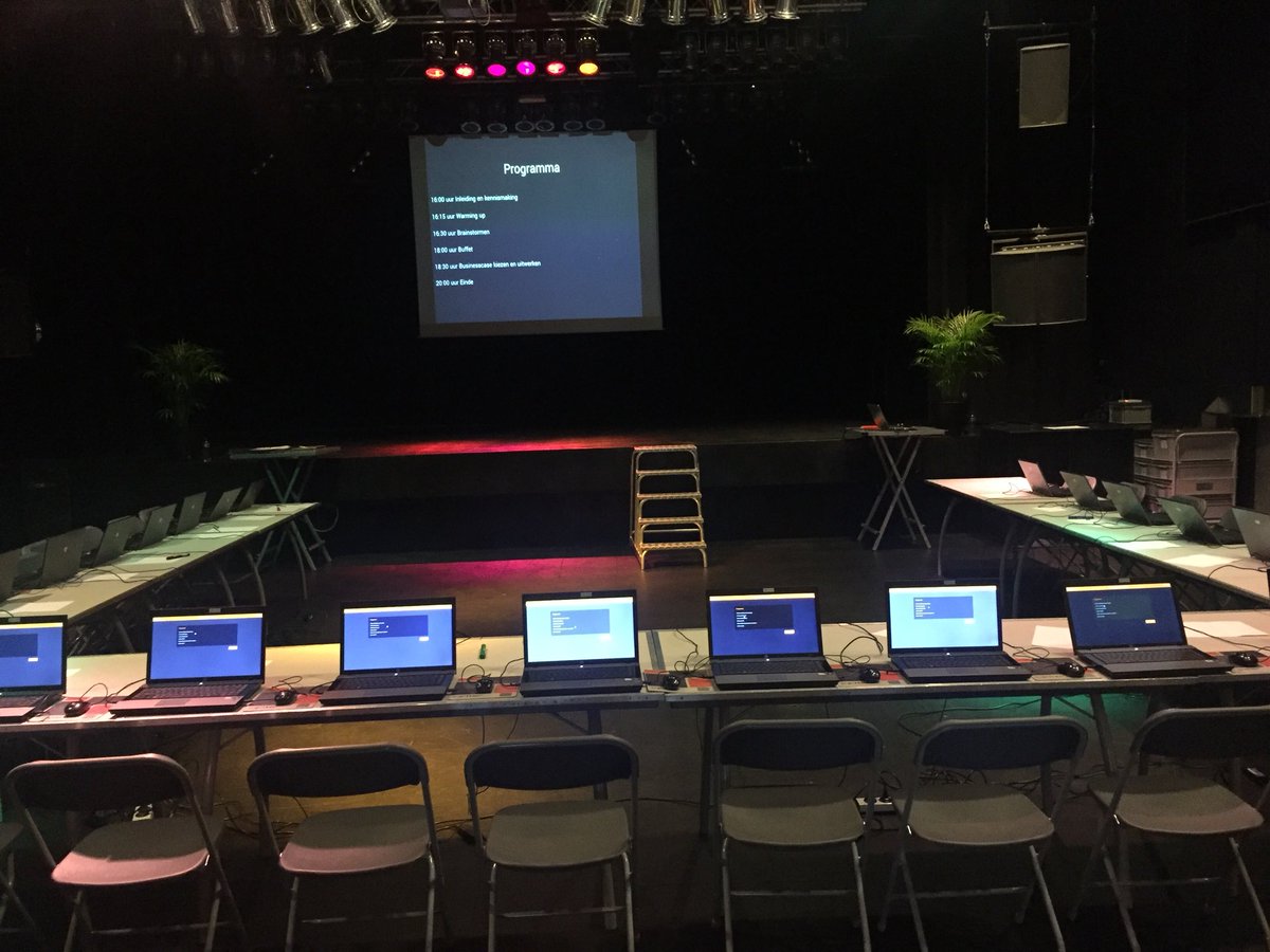 Spilter's tweet photo. Geen band en we mogen toch 2 avonden ‘optreden’ in een popzaal #spilter #versnellingskamer https://t.co/xWOZGgQkXY
