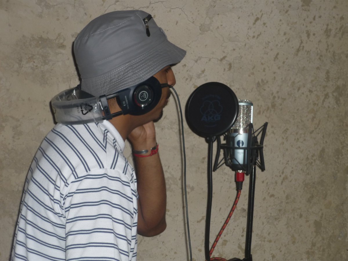 GioLaMelodia's tweet photo. Latente como cada bombeo del corazón, no importa el #Lugar el #Momento ni la #Hora es la #Musica la escencia de la #vida #SonicoStudio #DJVader #EGLaMelodíaUrbana #MartesDeGanarSeguidores #SonySquareNYC @SonyMusicLatin @Evenpro 
https://t.co/4jWQyjVVPo https://t.co/3onynnBQaF