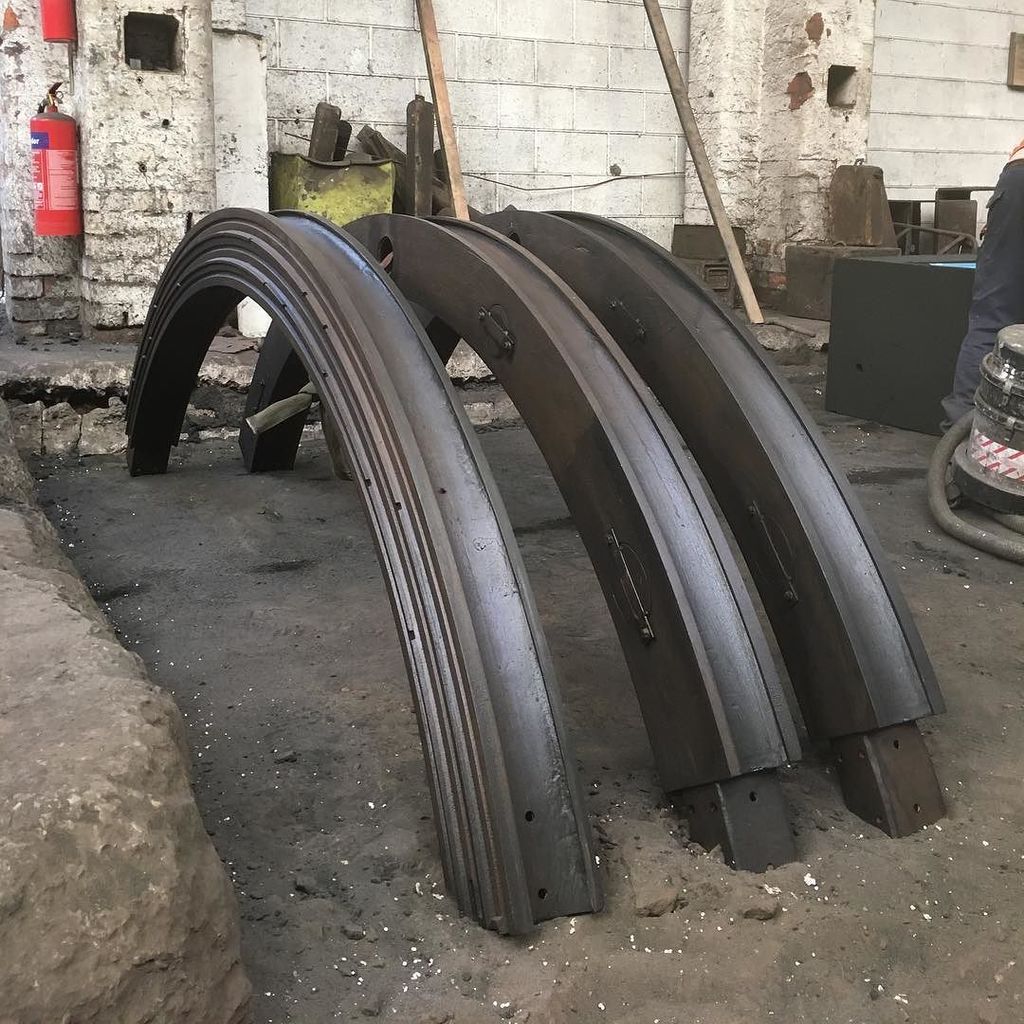 artfoundryman's tweet photo. #castiron #alterlight for #staugustine #hammersmith designed by @roz_barr_architects and cast at @hargreavesfndry #halifax #Yorkshire #ukmanufacturing #madeinhalifax #castings #ironfoundry https://t.co/NWmGKk1rKz https://t.co/BaBCvd07pa