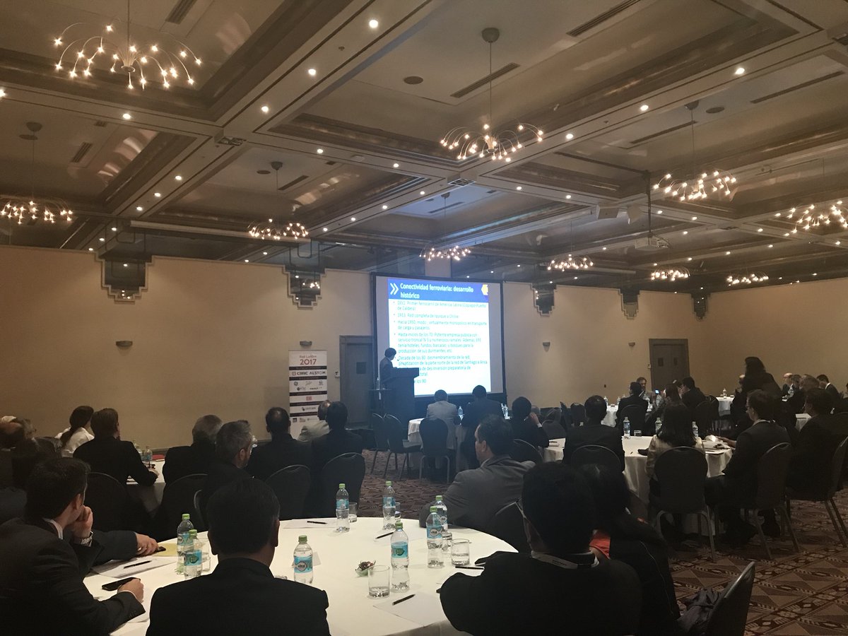MetroAmericas's tweet photo. German Correa Diaz, Presidente de EFE, hablando sobre nuevos proyectos ferroviarias en Chile en el primer sesión de #Rail2017 en Santiago.

@iconferencenet https://t.co/cqimVKKZIU