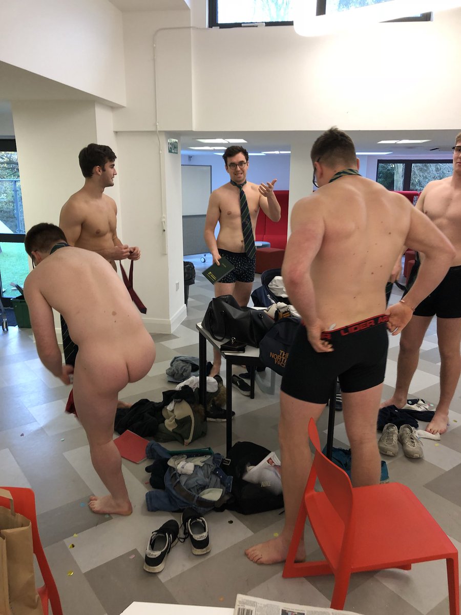 Oil spill in the studio live as UNRUC boys get ready for their naked charity calendar shoot for <a href="/StudentMindsUoN/">StudentMindsUoN</a> #peachy