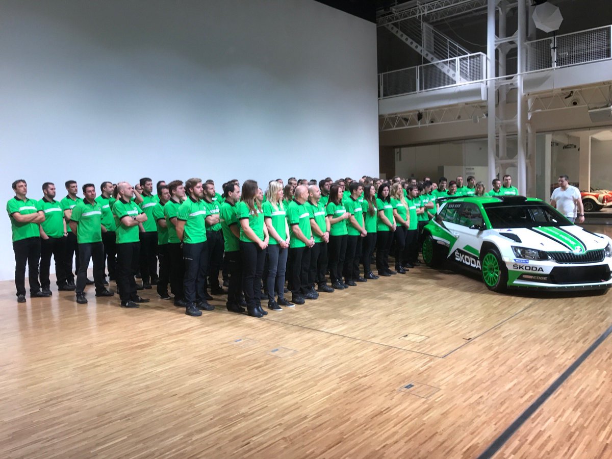 PontusTidemand's tweet photo. Many green shirts at #SKODA’s today! 😅👌🏻 @MotorsportSkoda @skodafabiar5 https://t.co/lpdI7kRKTX