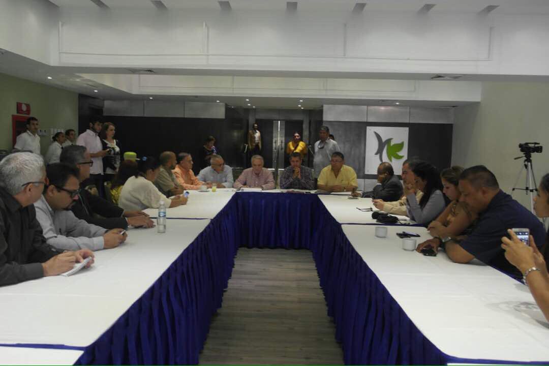 HenriFalconLara tweet picture