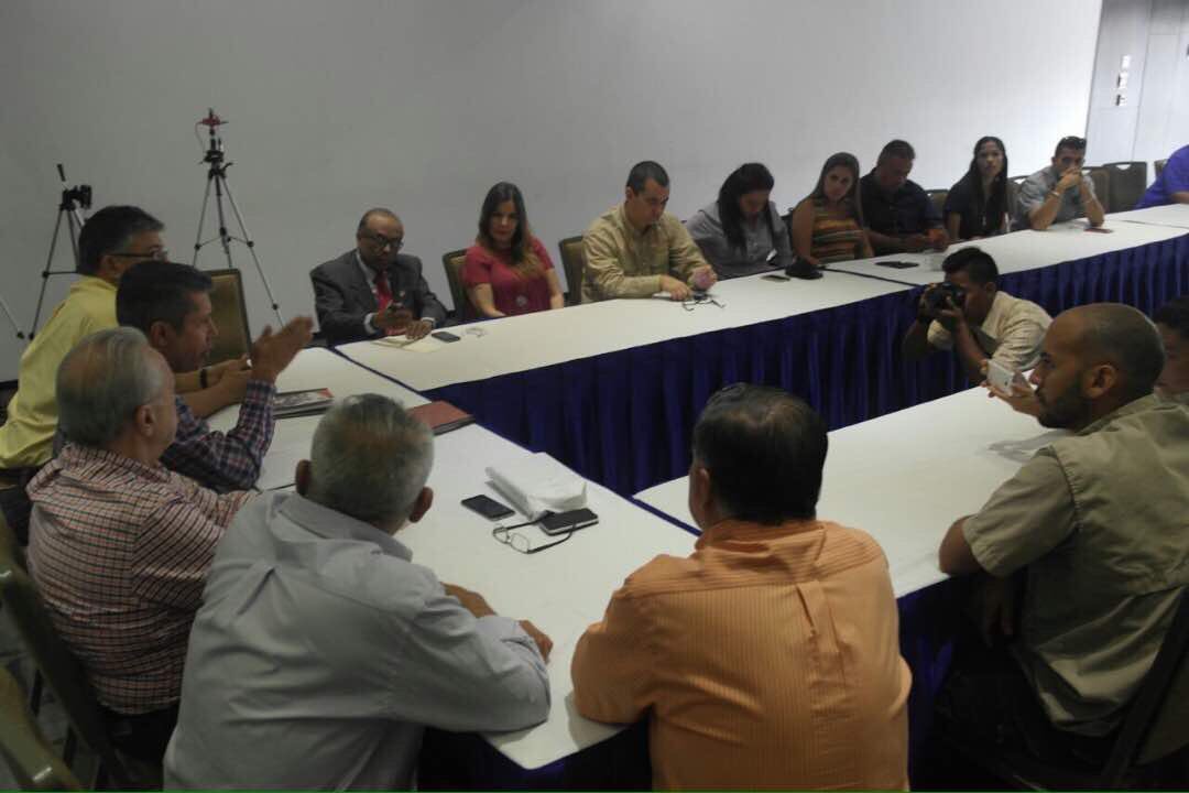 HenriFalconLara tweet picture