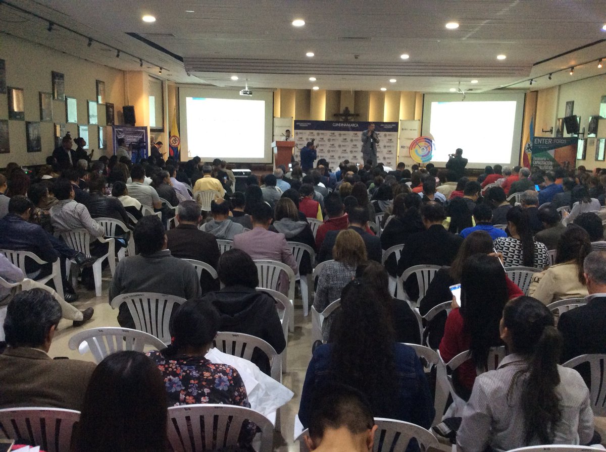Transforma_Dig's tweet photo. En #ENTERForos, iniciamos el taller de Mentalidad &amp; Cultura, queremos cambiar la manera de hacer negocios aplicando #tecnologia. #NoDesaparezcas https://t.co/zgUnQ9ssOW