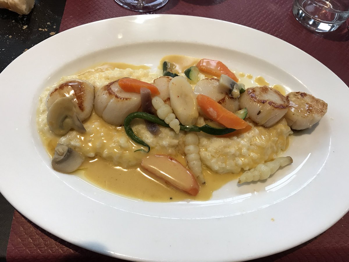 lefortdeshalles's tweet photo. La bistronomie est à @marchederungis ! Bravo à l’équipe du restaurant #LesVendanges et au chef Bertrand Chauvet ! Produits frais et harmonie des saveurs !👍😂👌 https://t.co/hhtW86eptV