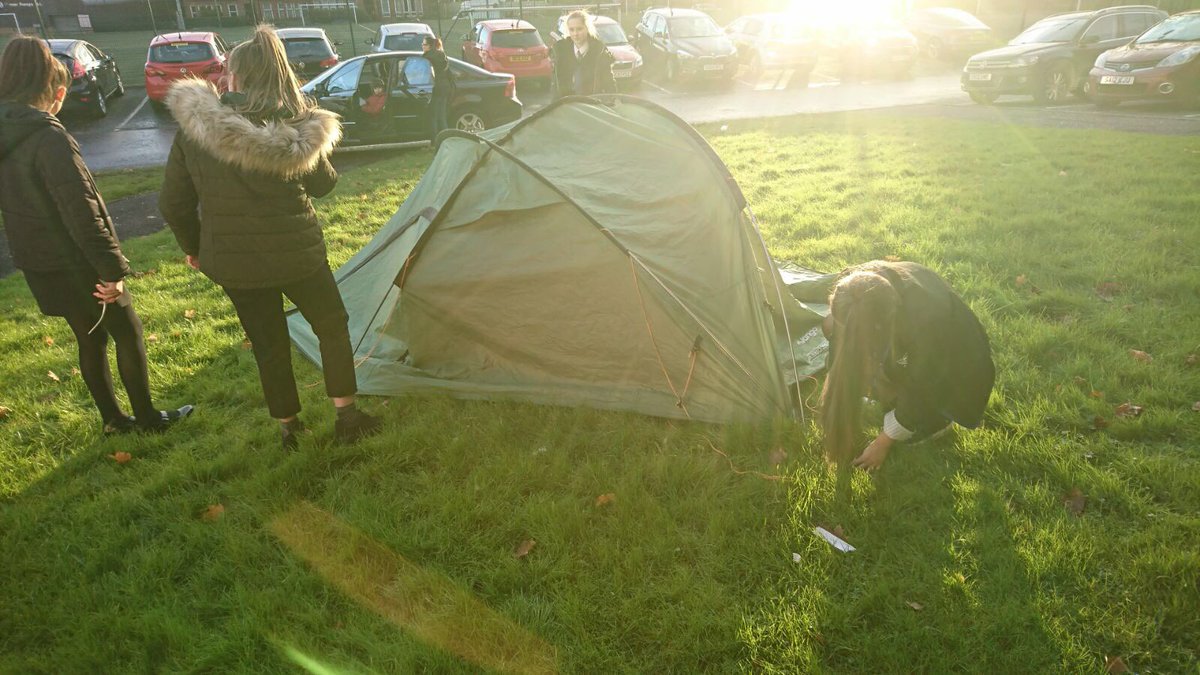 MrRobertsonGeo's tweet photo. Silver DofE pupils practising their tent pitching. #alreadypro @GlasgowsDofE @WhitehillSec https://t.co/wfQBTAuldz