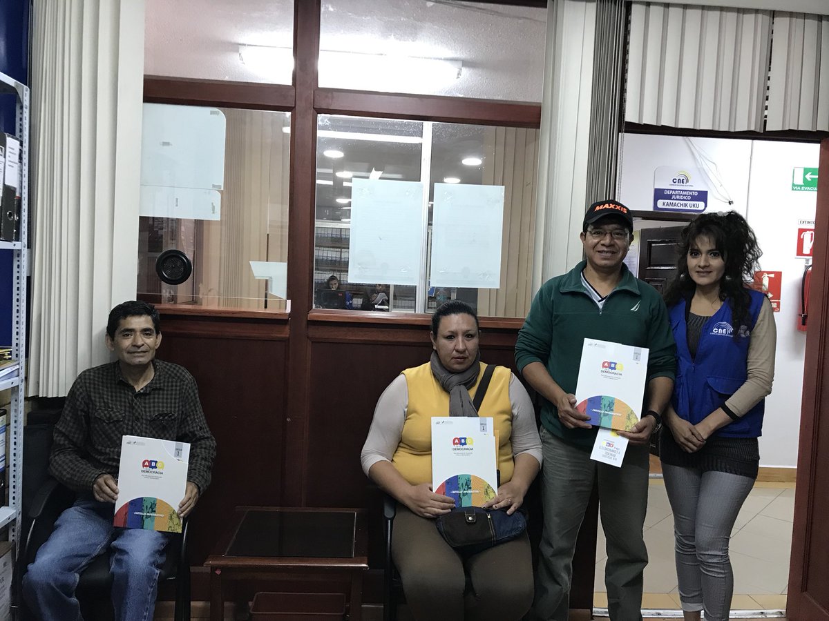 cnebolivar's tweet photo. Coordinamos capacitación del #ABCDemocraciaEC dirigida a miembros del Movimiento Izquierda Revolucionaria (MIR). https://t.co/xdxsiB1MAe