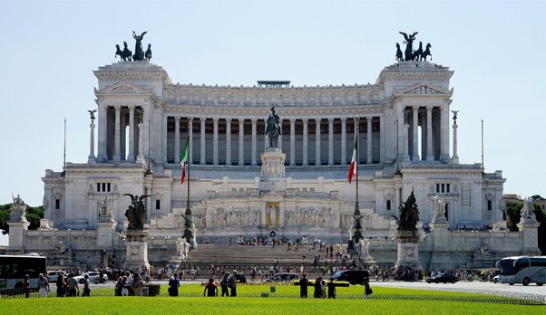 All of this came to an end when, in 1871, Rome became the capital of the unified Kingdom of Italy. The new nation was to be modern, democratic & secular.The clean-but-classical design of the The Altare della Patria or "wedding cake" monument in Rome shows their desired look.