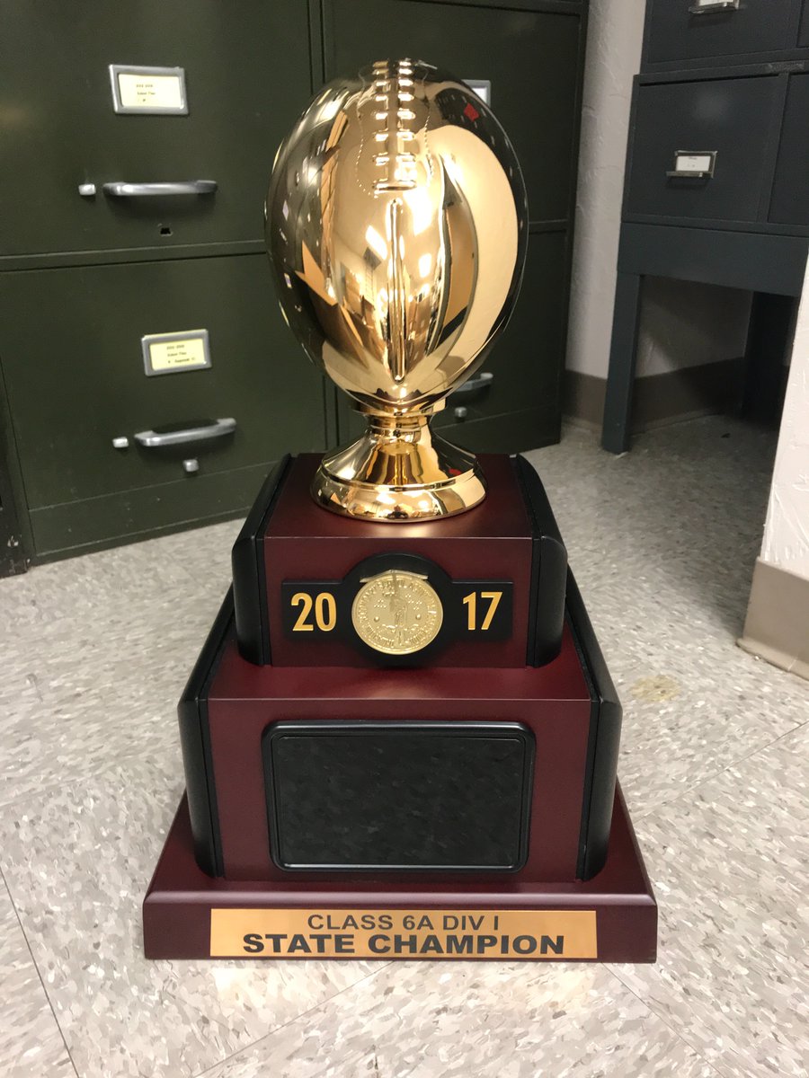 OSSAAOnline's tweet photo. We will start handing these out Friday night...who has room in their trophy case for one of these beauties ? #okpreps https://t.co/Fb8lzk6vzb