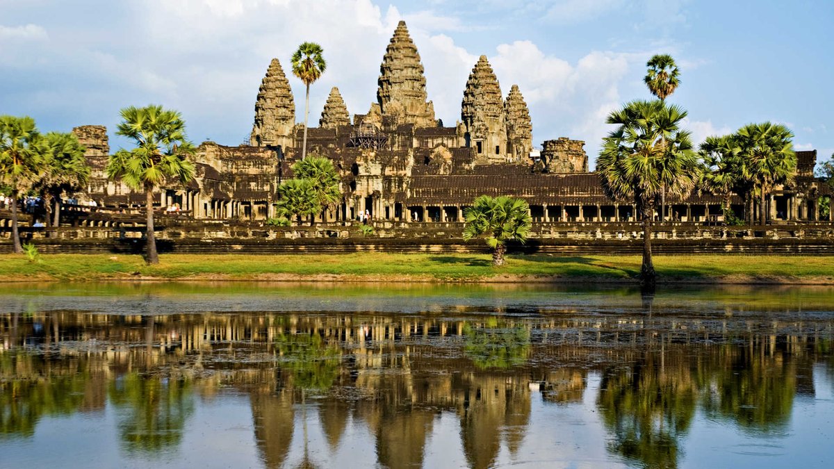 SuzyWorld_Ch's tweet image. Come along this Thursday (30th November) to find out about the incredible trip to Cambodia that @ScalbySchool are running!! @weareworldchall