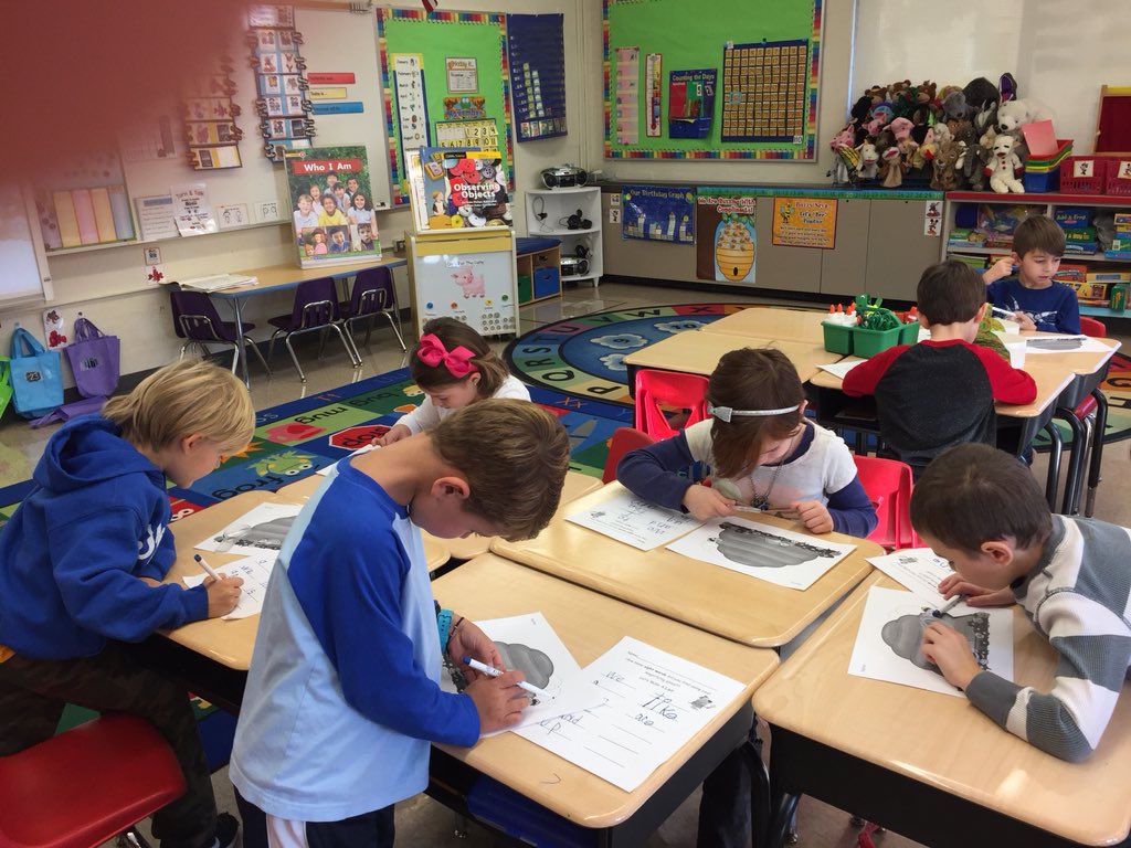 Being sight word slueths in KC @NHS_LES #LittlestLions #NHSSD