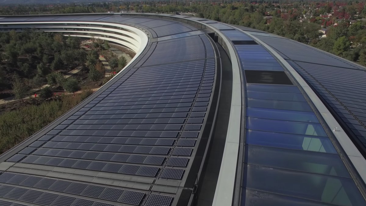 wef's tweet photo. Apple's brand-new $5 billion campus is now open https://t.co/wkvmRdmarQ #education https://t.co/Igzg4CbYcx