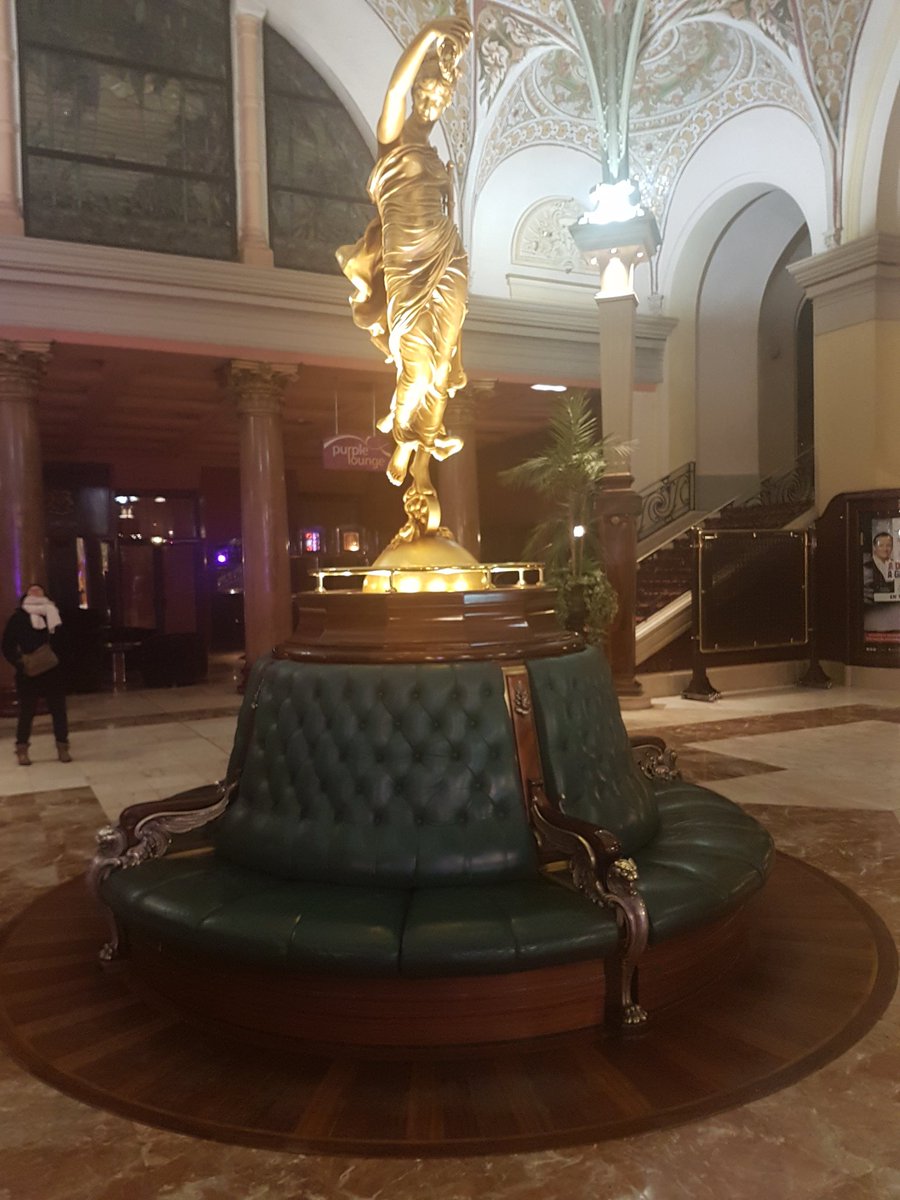 FemmesEco's tweet photo. Bienvenue à nos invités dans le somptueux décor du Casino Grand Cercle d’Aix-les-Bains ! #FEMECO17 https://t.co/SZru075vLd