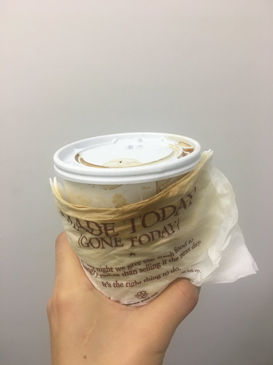 lillyhuang's tweet photo. @Pret has the best croissant and the worst coffee cup+lid ever #nycproblem https://t.co/khkDsTuB7u