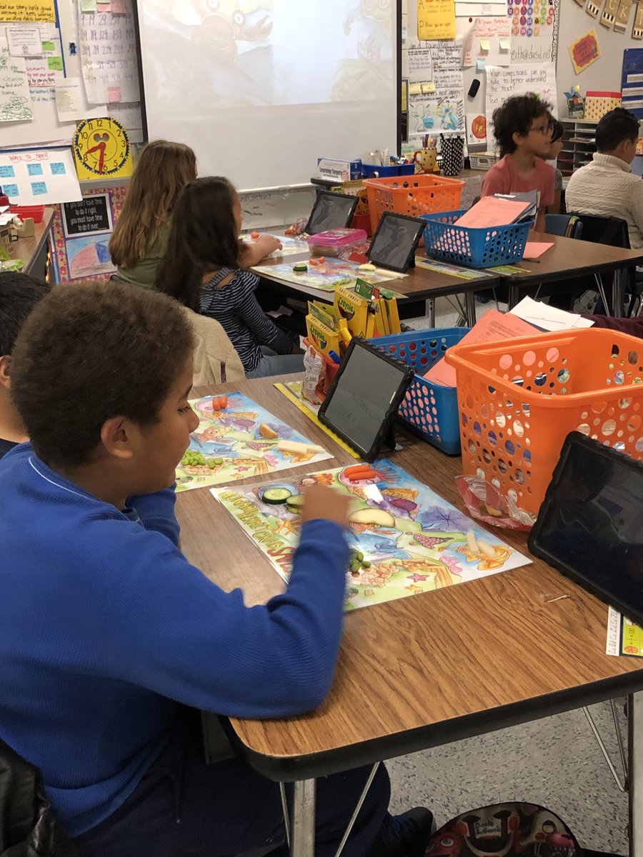 LewisAllStars's tweet photo. All Stars had the opportunity to try fruits and vegetables while interacting and answering questions about a story. #DUSD #lewisallstars #makeeatingfun https://t.co/HlMvIDx1i5