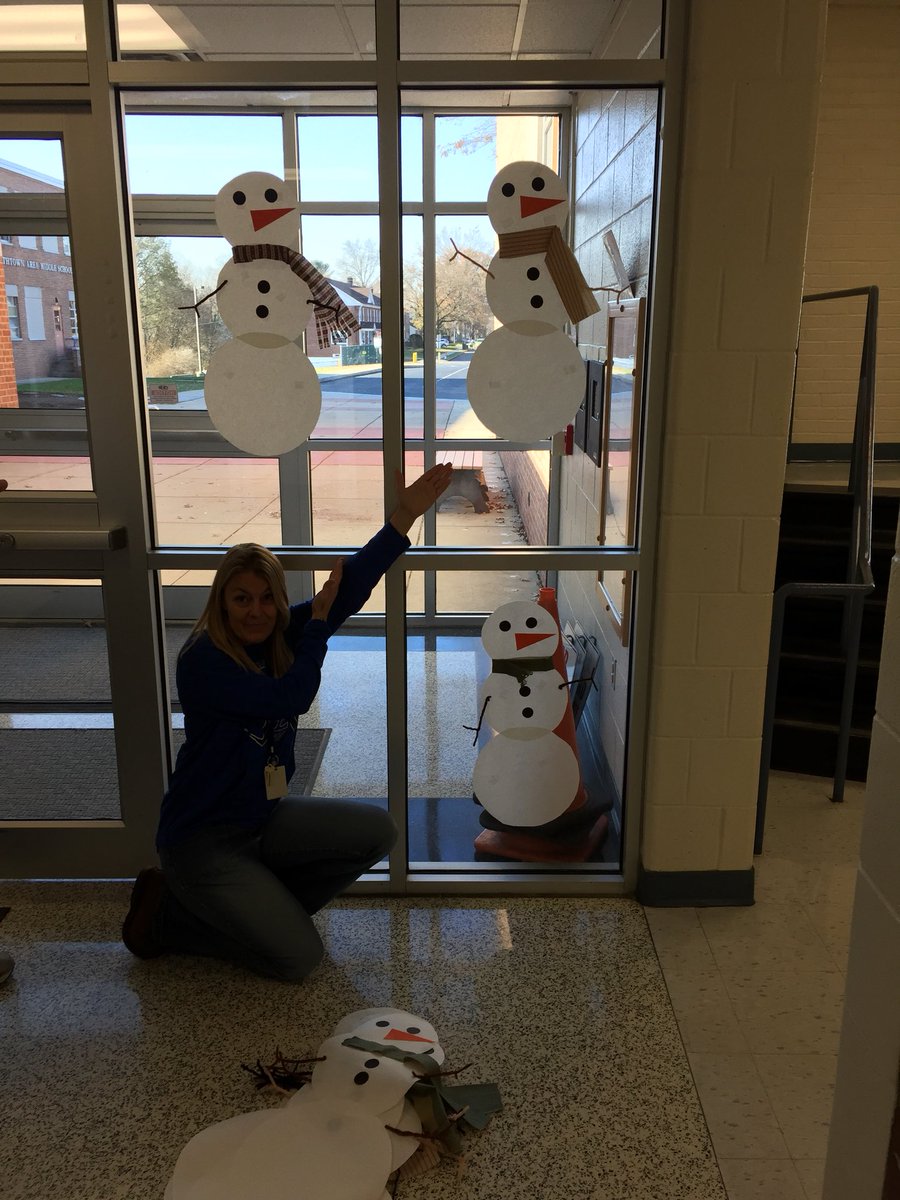 PericciMike's tweet photo. The holiday spirit is alive! #EASDGivingBack https://t.co/OOBmXvAasP