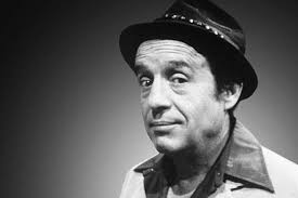 evoespueblo's tweet photo. Recordamos el 3er año de lamentable muerte de Roberto Gómez Bolaños, Chespirito, artista mexicano que por más de 40 años regaló sana diversión y entretenimiento a familias de América Latina y el mundo a través de su arte y sus personajes tan queridos por el pueblo. https://t.co/p5NPul5qce