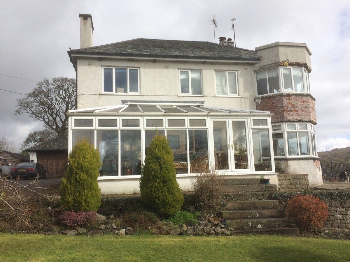 prefixsystems's tweet photo. What a transformation! Before &amp; after refurbishment from old, polycarbonate roof to WARMroof and new Aluminium Windows by @ArtisanWindows 👏🏼#warmroof #aluminium #refurbishment #windows #conservatory #beforeandafter https://t.co/SzatuHdjMd