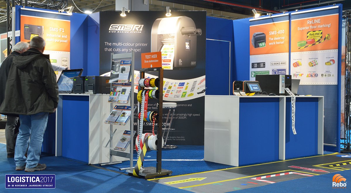 ReboSystems's tweet photo. Totaaloplossingen voor een veiliger &amp; overzichtelijker magazijn? Bezoek onze stand (02.D052) op @BeursLogistica en bekijk de mogelijkheden. Gratis toegangskaarten? Klik op de link: https://t.co/ez7KThrqNE #Logistica2017 #labelprinters #vloerbelijning https://t.co/MqDWnxcrTp