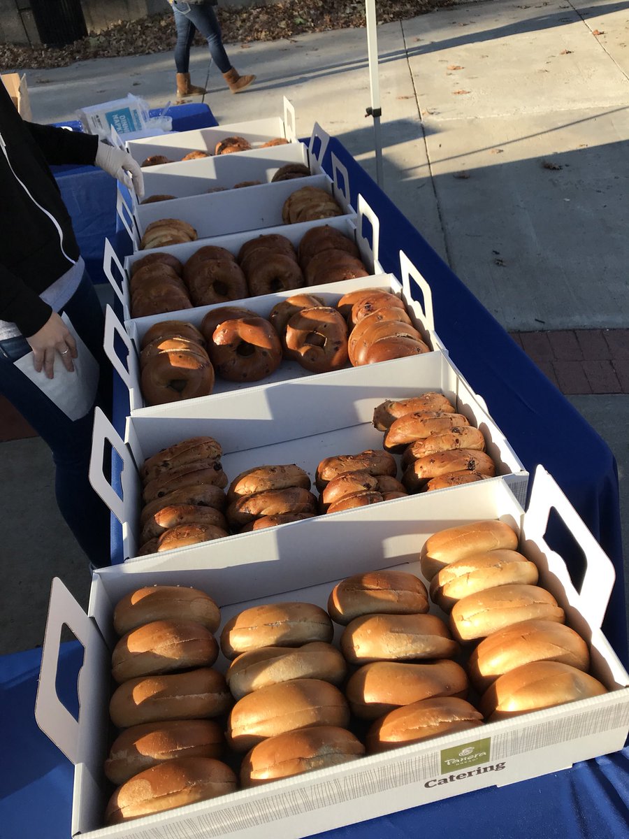 Stop by Speaker’s Circle to start your day the right way- with a free bagel😁 <a href="/FreeFoodMizzou/">Free Food at Mizzou</a> #brooksidelovesyouback