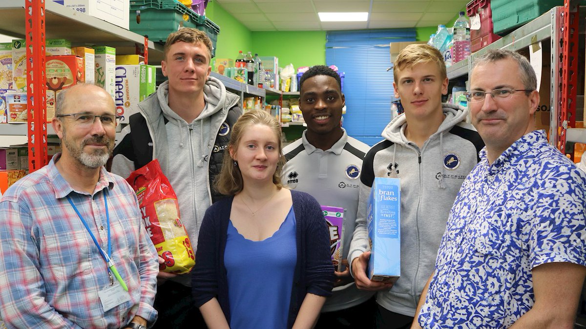 🍞

Please donate tinned food and cereal to the <a href="/southwarkfoodbk/">SouthwarkFoodbank</a> at The Den on Saturday!

#Millwall 🦁