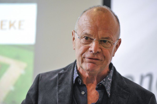 Atletieknieuws's tweet photo. Jos Van Roy niet te spreken over EK-selectie: "Criteria zijn totaal niet gerespecteerd" https://t.co/iBiXBlWTwi https://t.co/eYovTHtisA