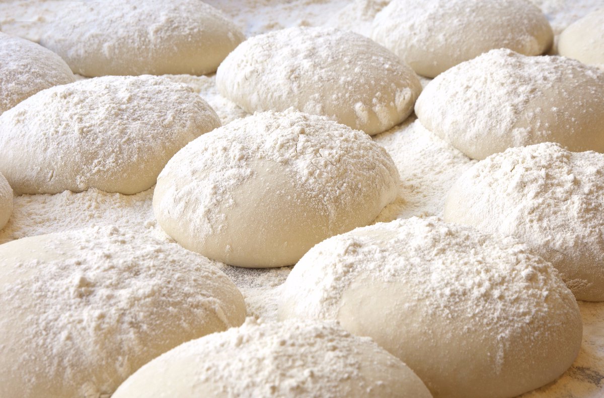 CindyHCarroll's tweet photo. Risks of raw dough you may not think of. Uncooked flours are not "treated" to kill bacteria and may harbor harmful form of E.coli https://t.co/p2krO4Q9Ua https://t.co/QCJINuLObG