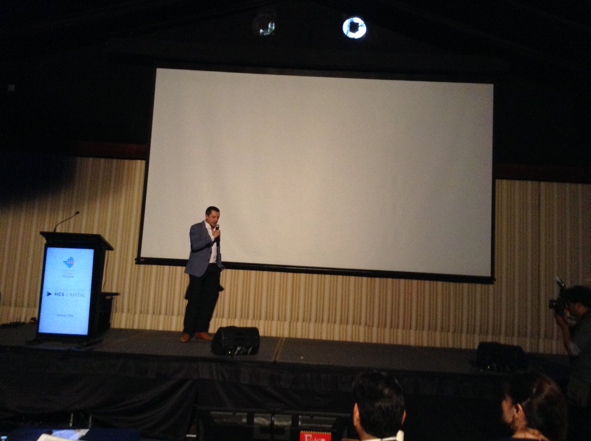 DigitalBankLA's tweet photo. En este momento se presenta #Fullmov en el #DigitalBankInsurance https://t.co/siAQt3n530