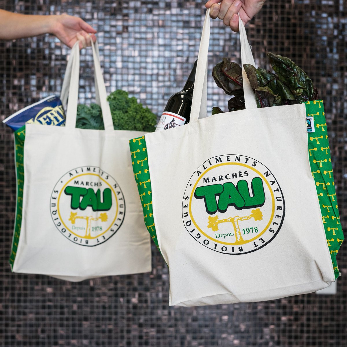 YVForganic's tweet photo. Hey #FarmFans in #Quebec...great news! @YVForganic is now available @marchetau stores! Stop in and stock up on our #organic #chicken wings, drums, thighs and our nuggets & fillets too. #NonGMO #PesticideHerbicideFree #AllGrainDiet #EatOrganic https://t.co/K4daD0TreL