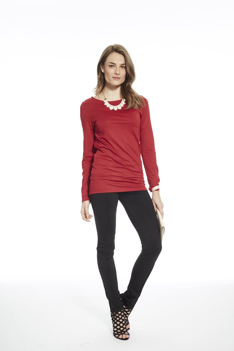 InvelNA's tweet photo. Cute clothes that you can wear to the holiday part + reduce the appearance of bumps on the back of your thighs? Yes please! 🍊 →🍎 #bewellwithinvel #invel #holidays #cellulite https://t.co/VaKc5lkBpZ