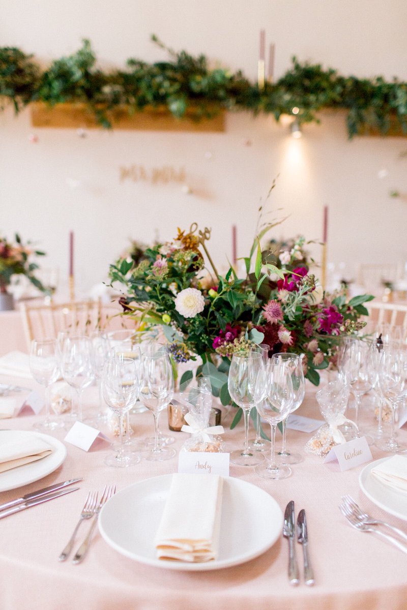 MillbridgeCourt's tweet photo. - Centrepiece -

Autumnal heaven by Jay Archer Blooms for K+R’s Wedding Day.

📸 by Philippa Sian.

Xx https://t.co/H0sjLyU38Y