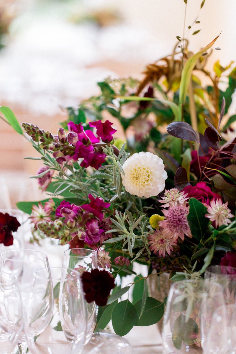 MillbridgeCourt's tweet photo. - Centrepiece -

Autumnal heaven by Jay Archer Blooms for K+R’s Wedding Day.

📸 by Philippa Sian.

Xx https://t.co/H0sjLyU38Y