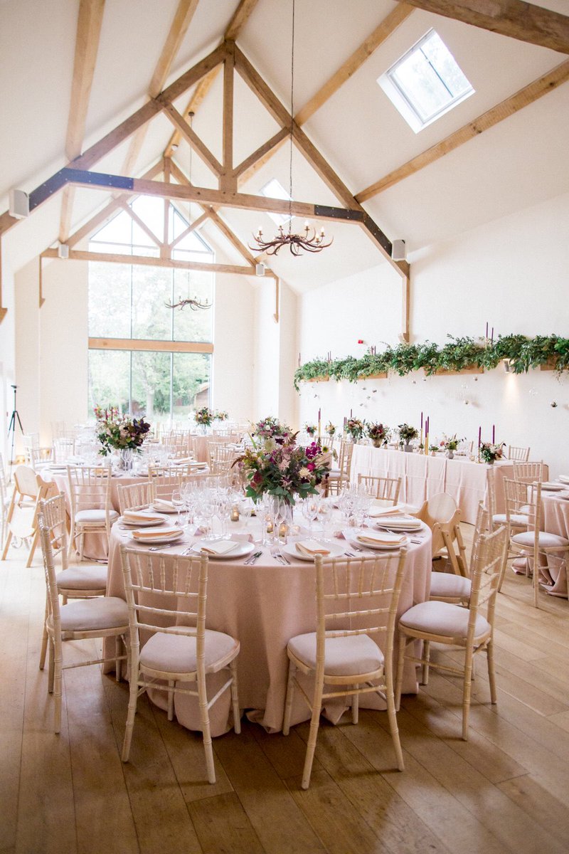 MillbridgeCourt's tweet photo. - Centrepiece -

Autumnal heaven by Jay Archer Blooms for K+R’s Wedding Day.

📸 by Philippa Sian.

Xx https://t.co/H0sjLyU38Y