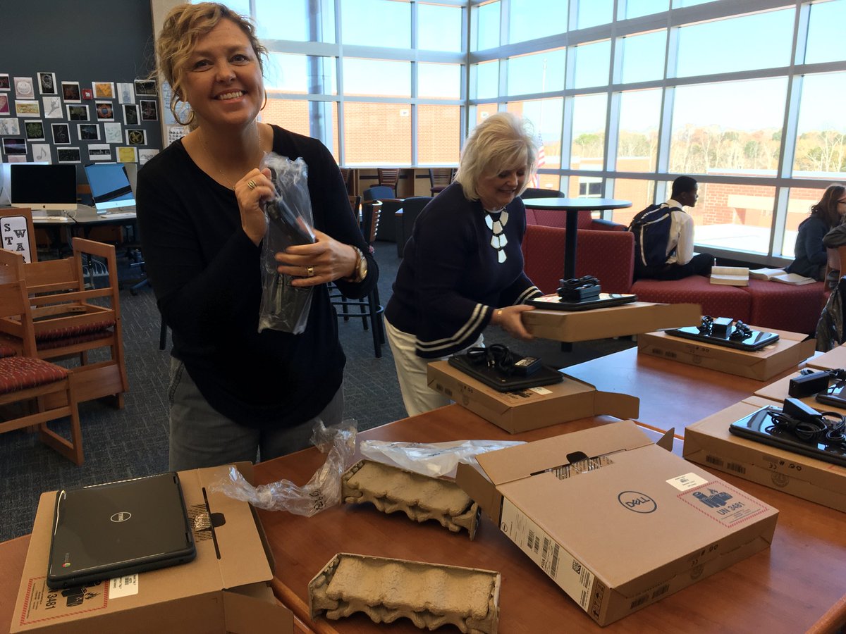 SMcKinney21's tweet photo. Chromebooks have arrived!! #asd1 #thegreatswitch https://t.co/WQZcM8OL6d
