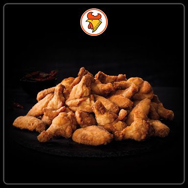 ChristoThurston's tweet photo. Bazalwane, let's settle this nje. 

RT for Chicken Licken wings
Like for KFC zinger wings https://t.co/m4uRBBNHY9