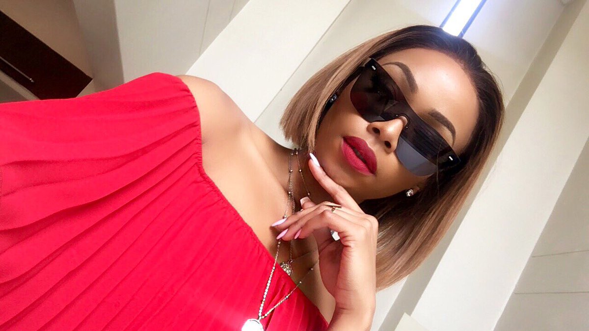 Bonang's tweet photo. .....Tuesday. 👀❤️🔪 https://t.co/xNgnqadwpZ