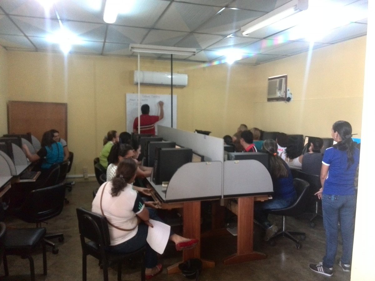 Rodolfo_CRA's tweet photo. Jornada de Formación de las TIC. Fundabit para los docentes Enlaces del CRA Zamora https://t.co/2cox3QnVrf