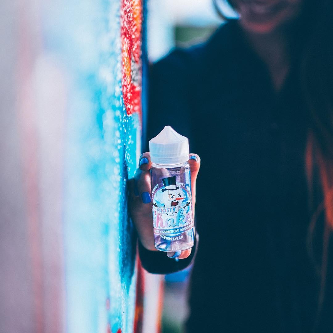 Have you got the newest @drfrosteliquids frosty milkshakes?

This is the Blue Raspberry Milkshake flavour...

"Lush blue raspberries with fresh whole milk and a secret Dr.Frost ingredient. A shake vape not to be forgotten."

vapesupplier.co.uk/collections/fr…