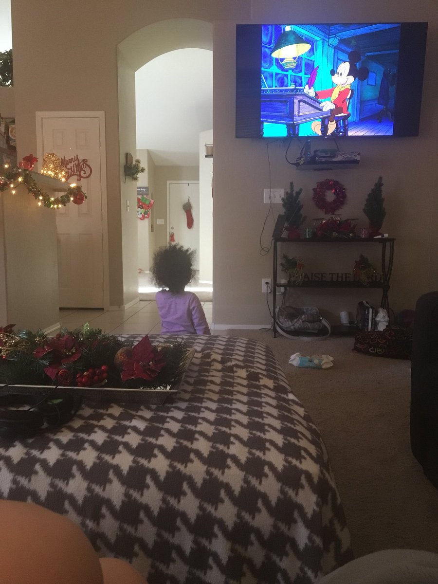 Jenna_Arielle's tweet photo. Babes and Disney, always... 🖤🎄 https://t.co/G1qniqHpSY
