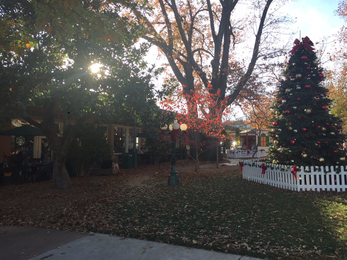 It's beginning to look a lot like Christmas <a href="/uticasquare/">Utica Square</a>...