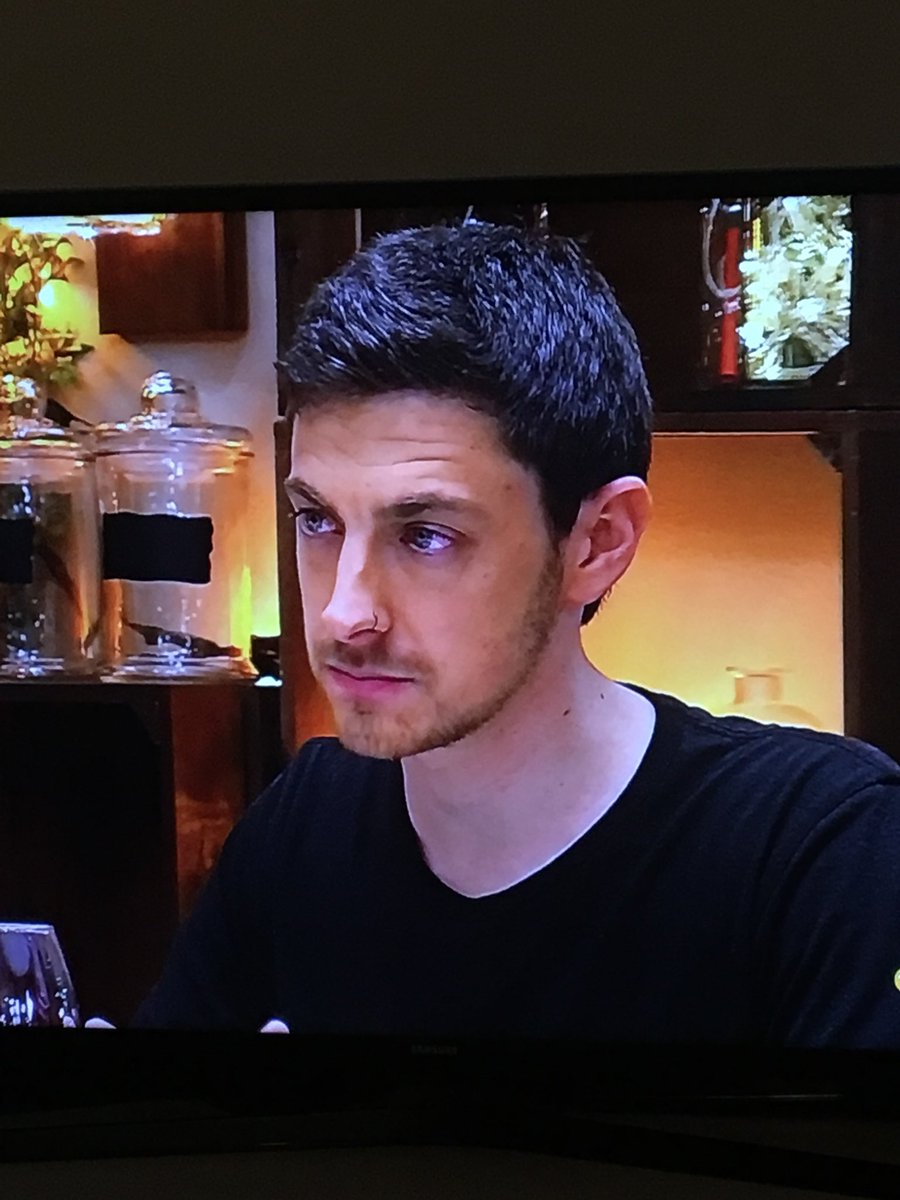 pabloporcar's tweet photo. Dan, el cheeto amarillo #firstdates493 https://t.co/NrcyvDjUvn