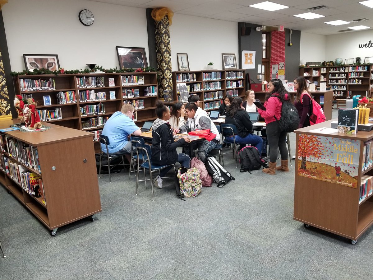 JHollingsworth6's tweet photo. Harvard High School. ACES is off and running. First night of ACES #peertutoring Students working to get better! Finish the semester strong!  @HarvardD50 @HHSHornets1 @DrCoreyTafoya @hobbs_carl @mpattersonD50 @trottersrule96 @SharonLMcMillan https://t.co/f5rqkgrlP1