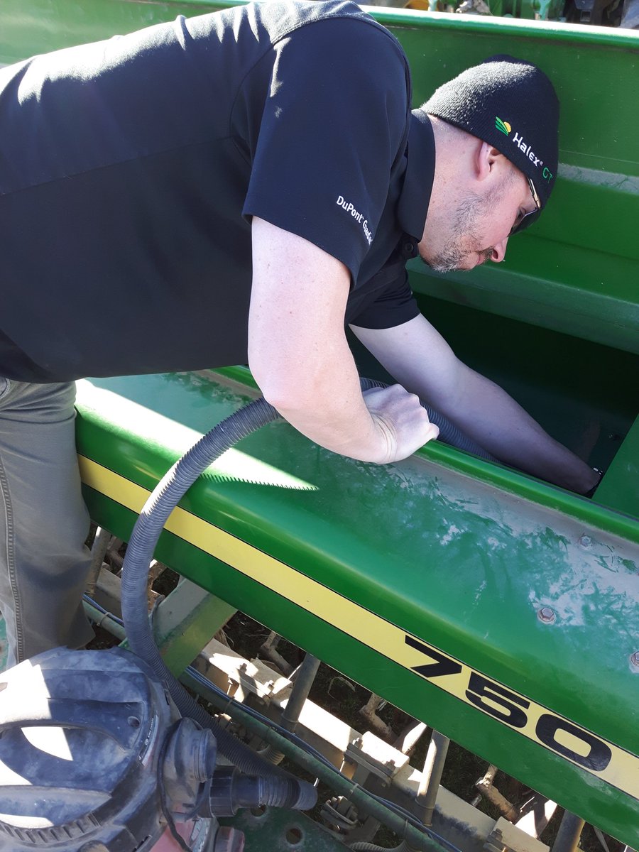 Anfieldcropsguy's tweet photo. @DarrinAngusWFC using his awesome domestic skills to clean out our wheat drill between varieties. He is a sucker for a good vacuum cleaner. His wife would be so proud. 
#wheatforthewin🌾🌾 #nopovertygrassgrownhere @JasonMigchels 😉😉 https://t.co/ZckSZ5YzFt