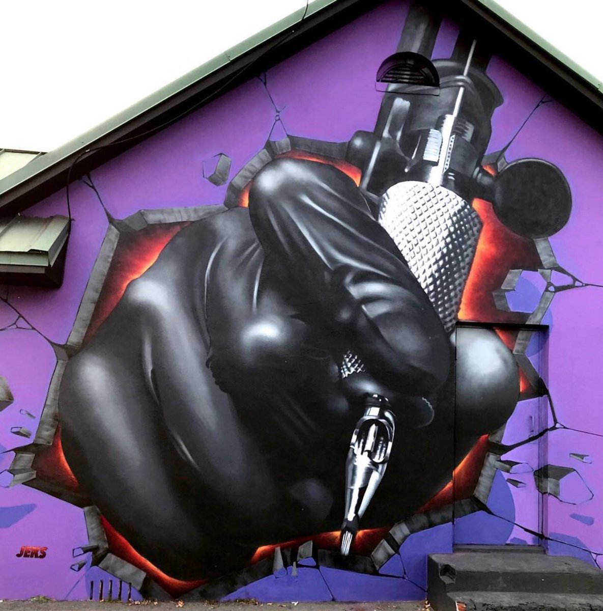 dcwallsfestival's tweet photo. New #mural by #jeks_nc in #Asheboro, #NorthCarolina for #vinniestattoo. https://t.co/AWschYUUFh