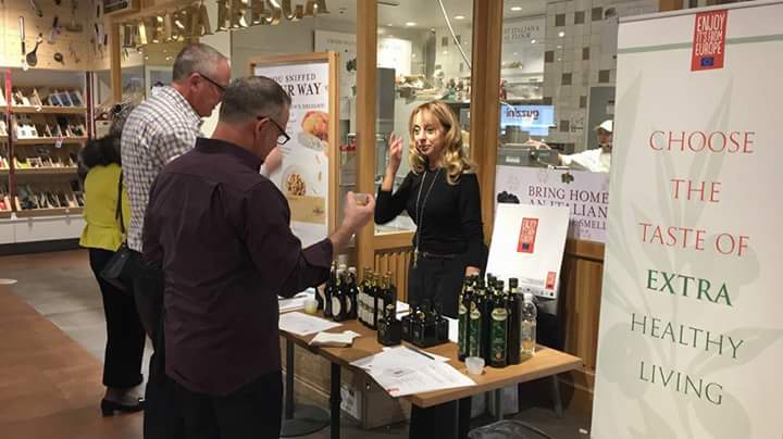 extra_camilla's tweet photo. #extrahealthyliving #instorepromotion @EatalyBoston #topitalianevootastingandtraining #amazingextravirginoliveoil #enjoyitsfromeurope https://t.co/KXLavimV9K
