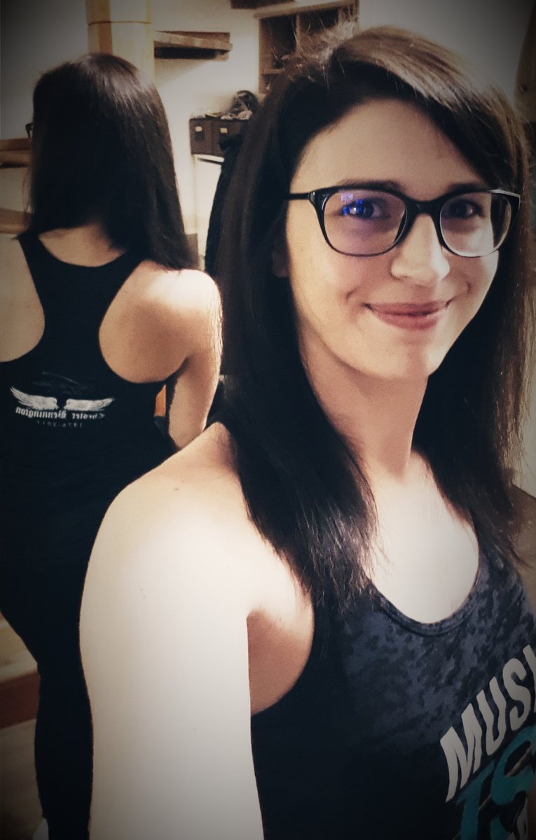 Ziti_86's tweet photo. I finally got my Tank! Thank u so much,I love it,the size is perfect! &amp; good to know my money goes to a good place! ❤ @TalindaB @StarsofSeason  #makechesterproud #OneMoreLight 
#fuckdepression https://t.co/F8jdV0TIED
